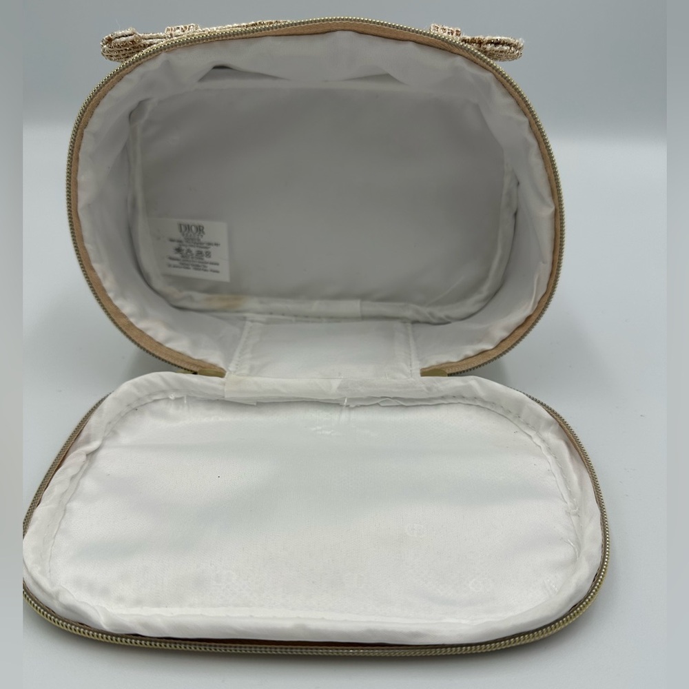 Dior Beauty Gold Cosmetic Bag with Star Zipper Charms Trendy Bag - Picture 7 of 8